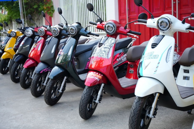 Xe máy điện ngày càng xuất hiện nhiều trên đường phố, nhất là ở các đô thị. Ảnh: VF