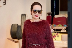 Nữ doanh nhân bốn con vẫn giữ gu thời trang thanh lịch, tinh tế