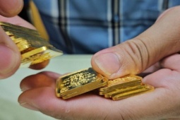 Giá vàng miếng SJC mất gần 20 triệu đồng trong 2 ngày, nhà đầu tư "khóc ròng"