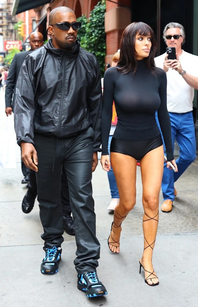 Kanye West và vợ, Bianca Censori. Ảnh: Backgrid
