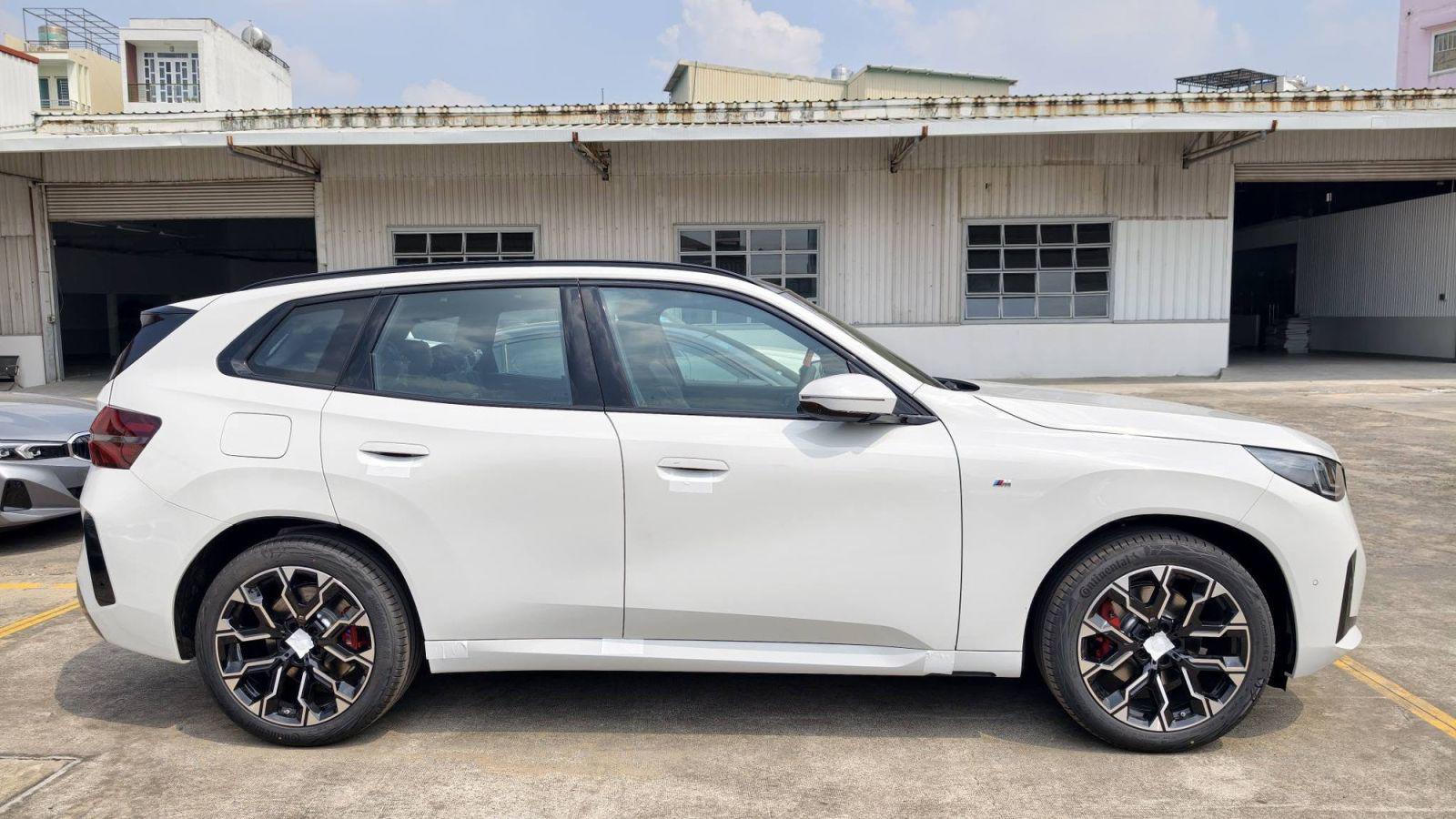 Về tổng thể, X3 30 M Sport Pro không khác biệt nhiều so với bản 20 M Sport.