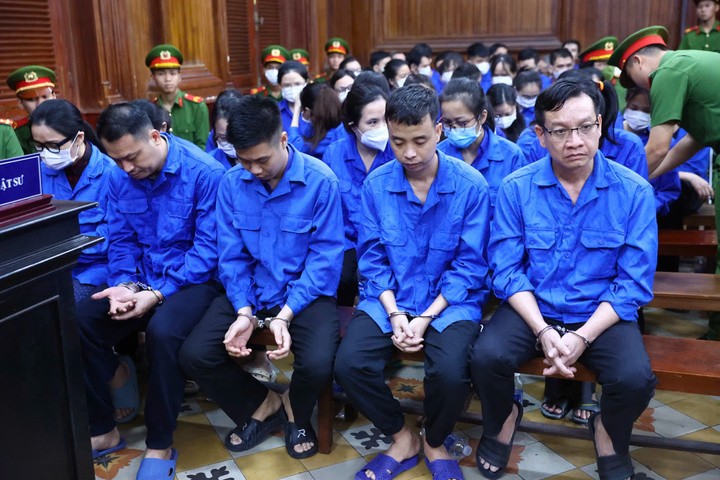 Các bị cáo tại toà.