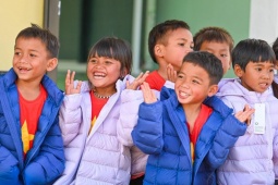 UNIQLO Việt Nam tặng 5.000 áo giữ nhiệt HEATTECH cho người dân tại Quảng Trị