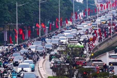 Giao thông Hà Nội ngày cận Tết:  ' Lúc nào cũng là giờ cao điểm ' 