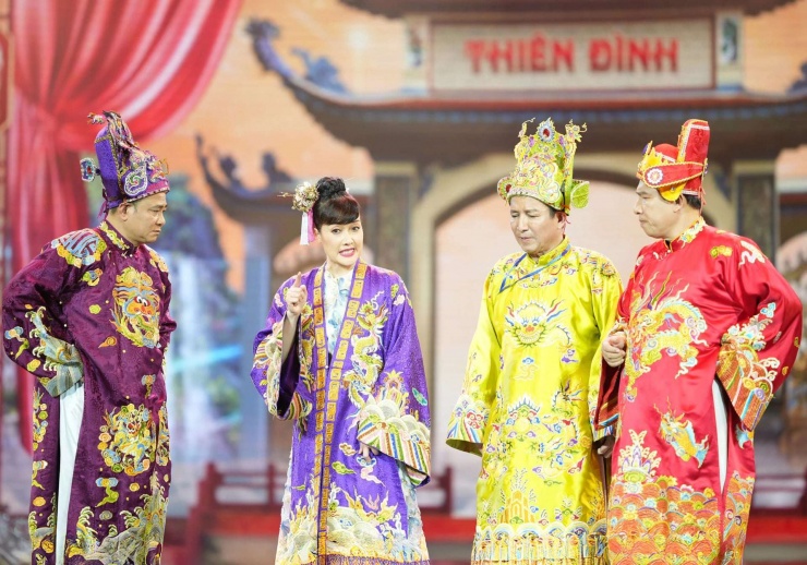 Vân Dung cùng các Táo trong một mùa Táo Quân. Ảnh: FBNV