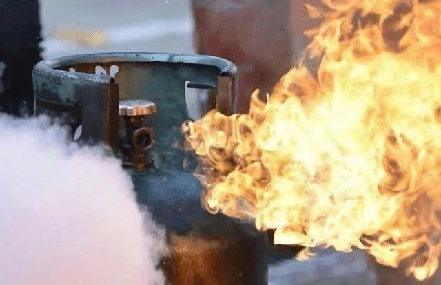 Trên địa bàn Hà Tĩnh vừa xảy ra vụ việc cha tử vong, con bị thương nghi do nổ bình gas. Ảnh minh hoạ.