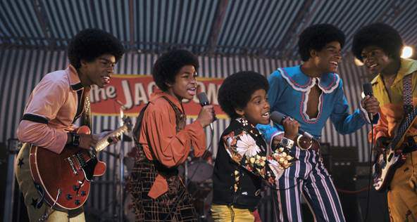 Michael Jackson (Juliano Valdi) và nhóm Jackson 5. Ảnh: NSX