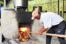 Về đất Quảng xem nấu đường thủ công, nhớ vị Tết xưa