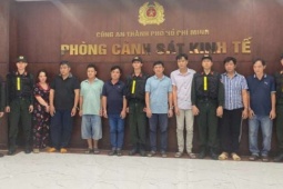 Công an triệt phá đường dây sản xuất xăng giả tại TP.HCM, bắt 8 người