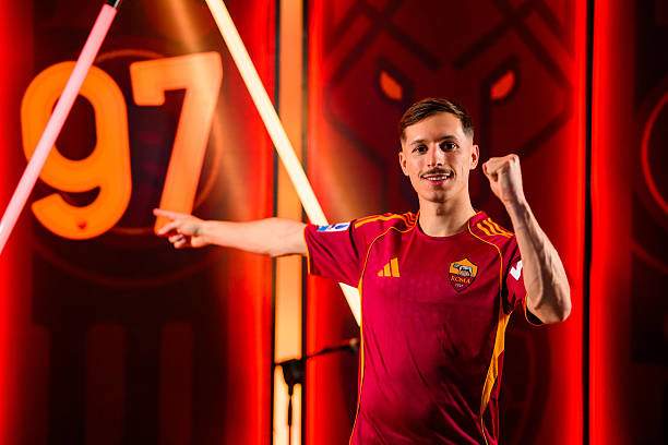 Bryan Zaragoza ra mắt AS Roma