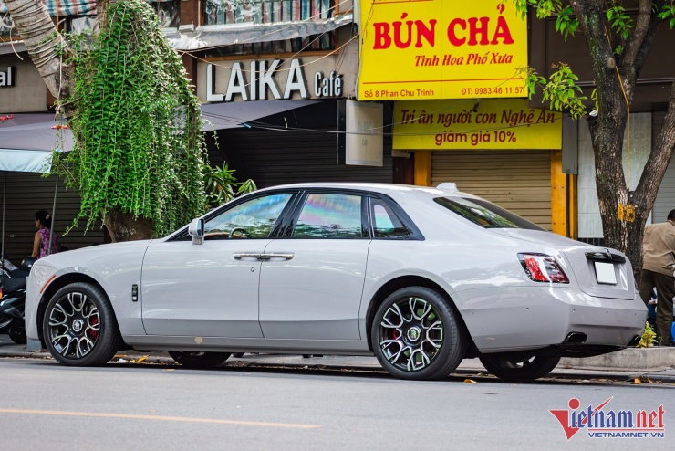 Ngắm Rolls-Royce Ghost Black Badge của đại gia Hà Nội, Việt Nam chỉ có 2 chiếc - 2