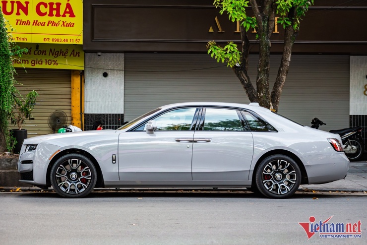 Ngắm Rolls-Royce Ghost Black Badge của đại gia Hà Nội, Việt Nam chỉ có 2 chiếc - 7