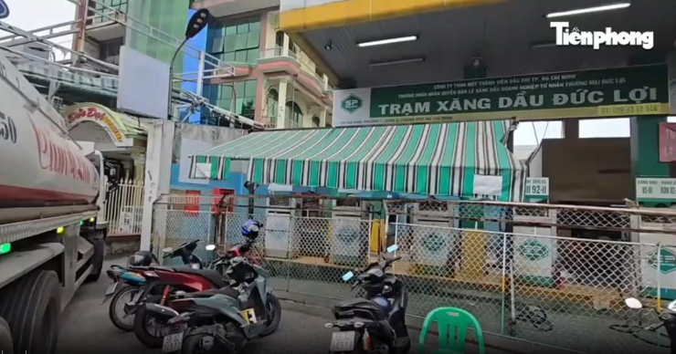 Lật tẩy 'công xưởng' sản xuất xăng RON A95 giả ở TPHCM