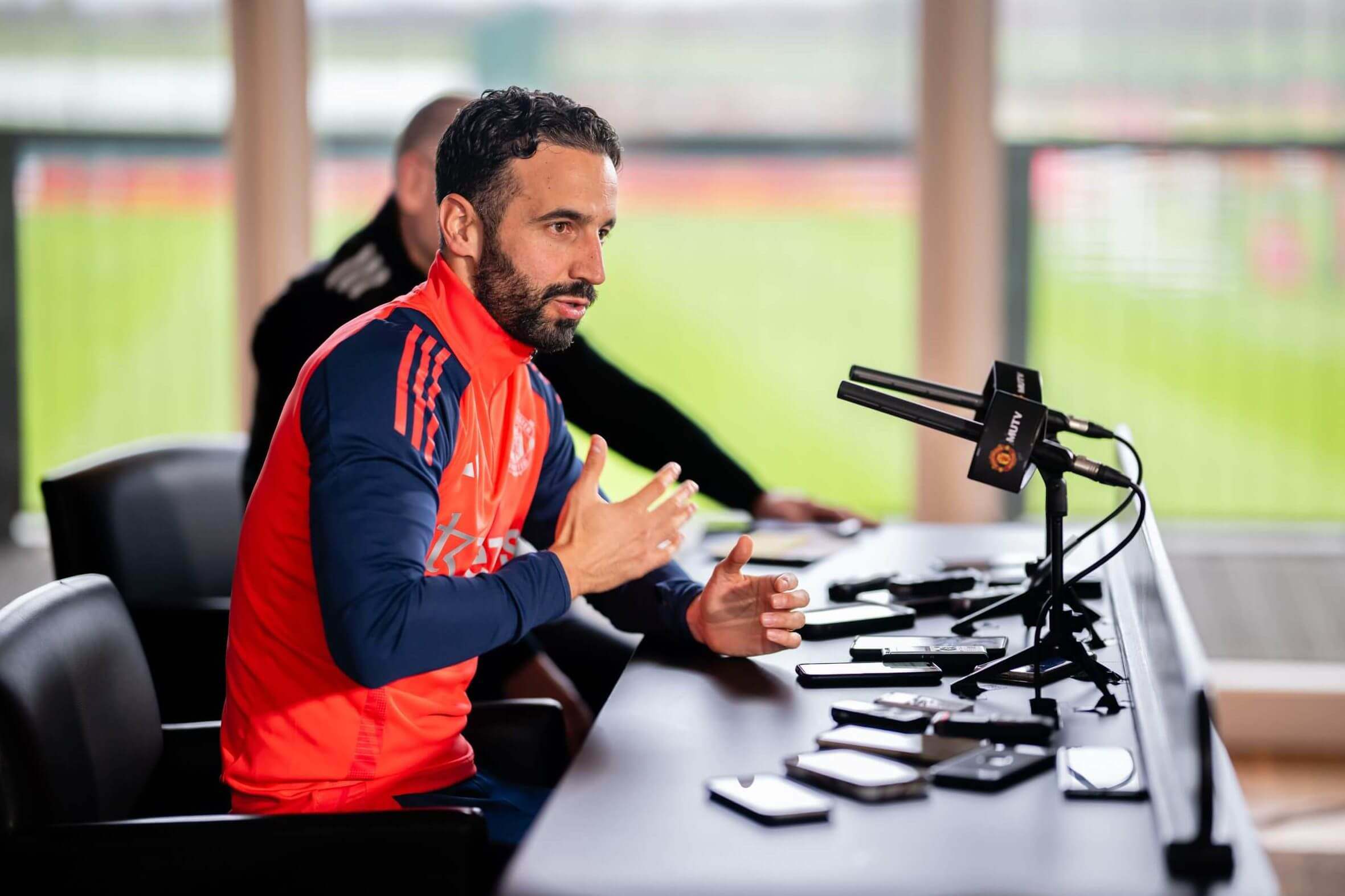 Họp báo đang trở thành "cuộc chiến mới" đối với các HLV