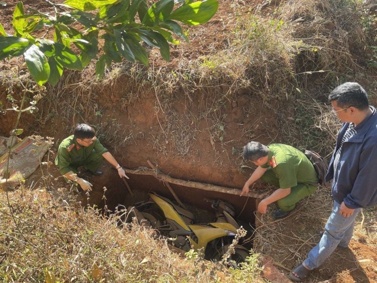 Phát hiện xe máy dùng để gây ra vụ cướp ngân hàng ở Gia Lai.
