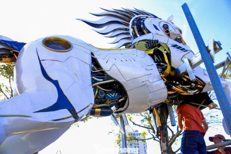 Cận cảnh linh vật ngựa cõng 94 phường, xã trên lưng - 10