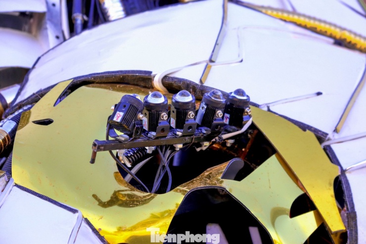 Cận cảnh linh vật ngựa cõng 94 phường, xã trên lưng - 11