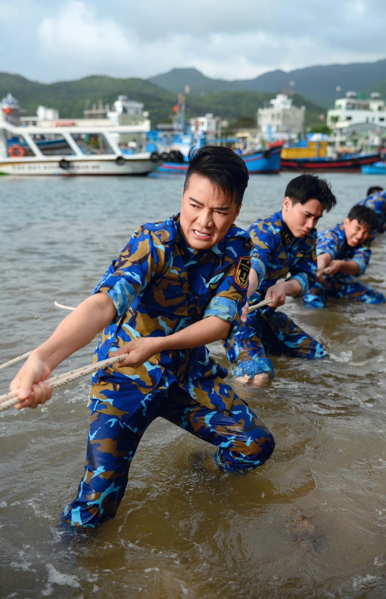 Ca sĩ ra MV ý nghĩa về người lính xa nhà trong dịp Tết. 