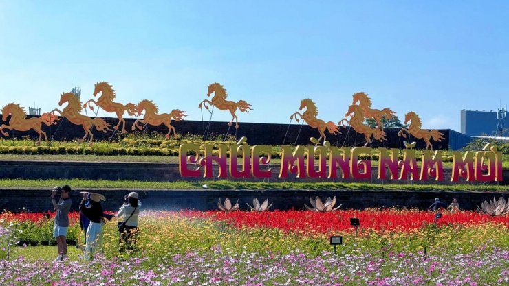 Linh vật mã đáo thành công trong kinh thành Huế.