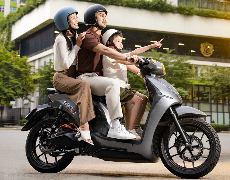 Loạt xe máy điện mang phong cách thể thao "khuấy động" thị trường Việt Nam - 2