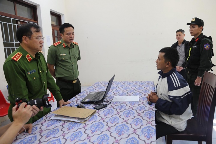 Nghi phạm Lê Văn Ân khai nhận vụ việc tại cơ quan điều tra. Ảnh: CACC