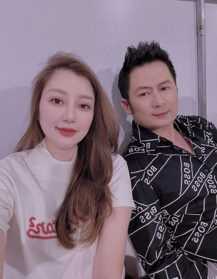 Lấy vợ lệch tuổi như 'chú - cháu', 3 nam ca sĩ của showbiz Việt có hôn nhân như mơ - 10