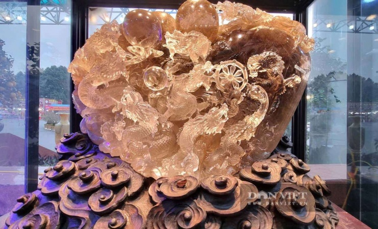 Tác phẩm có giá rao bán lên tới 10 tỷ đồng. Ảnh: Vũ Thượng