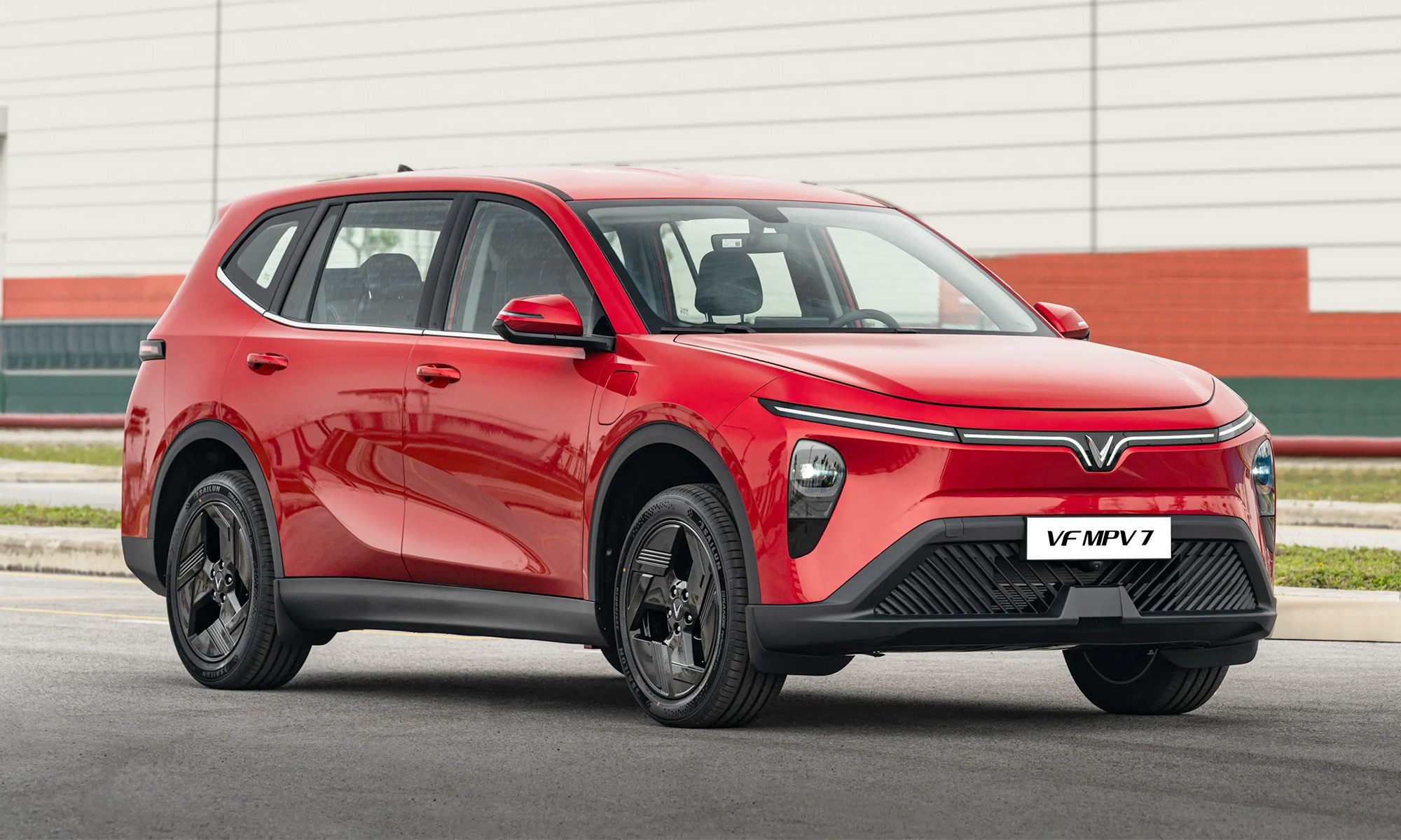 Kích thước của VF MPV 7 với chiều dài x rộng x cao lần lượt là 4.740 x 1.872 x 1.734 (mm)