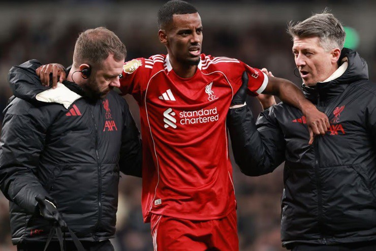 Isak gặp các vấn đề thể lực kể từ khi gia nhập Liverpool