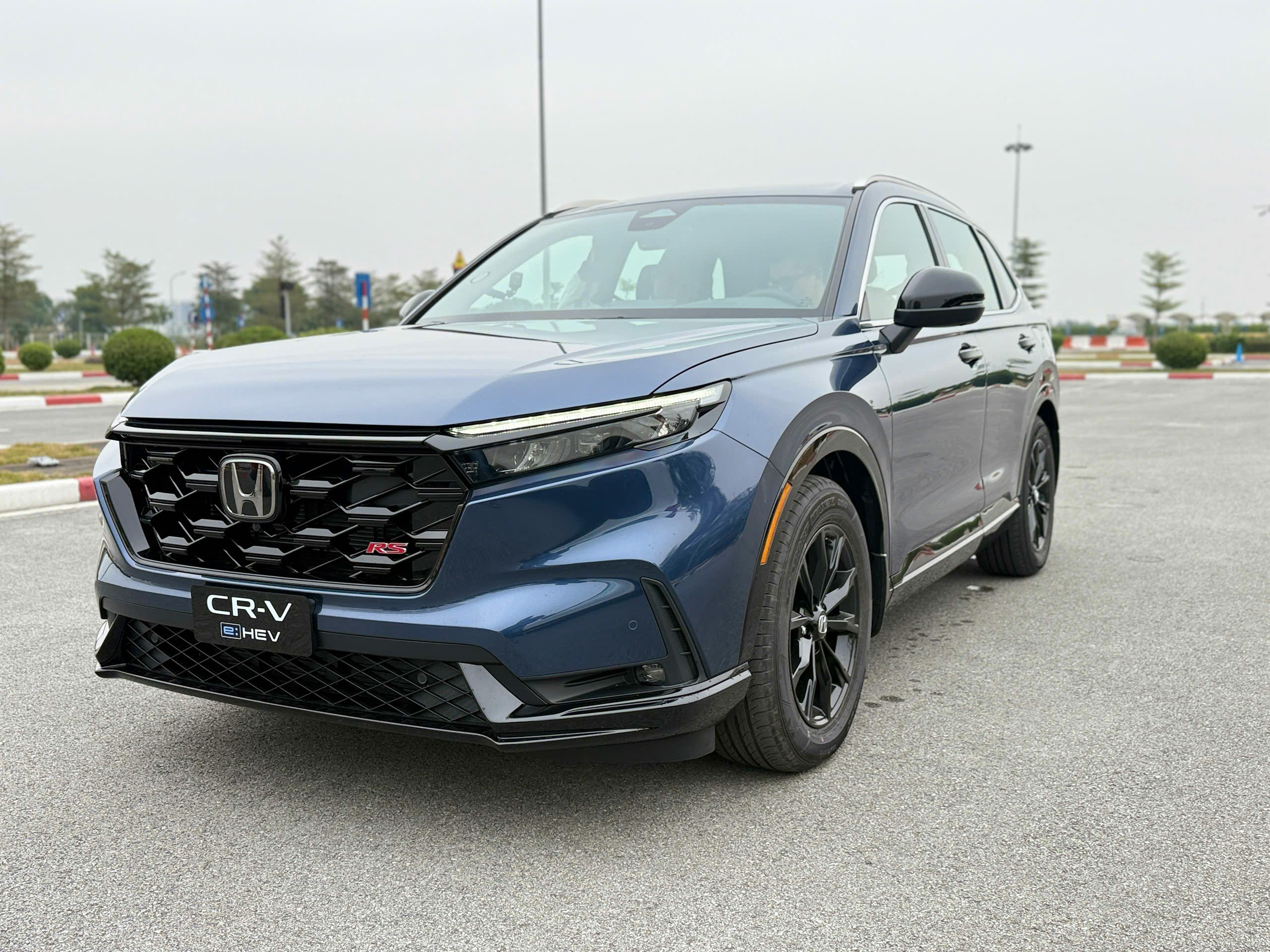 Honda&nbsp;CR-V e:HEV RS có giá bán 1,250 tỷ đồng