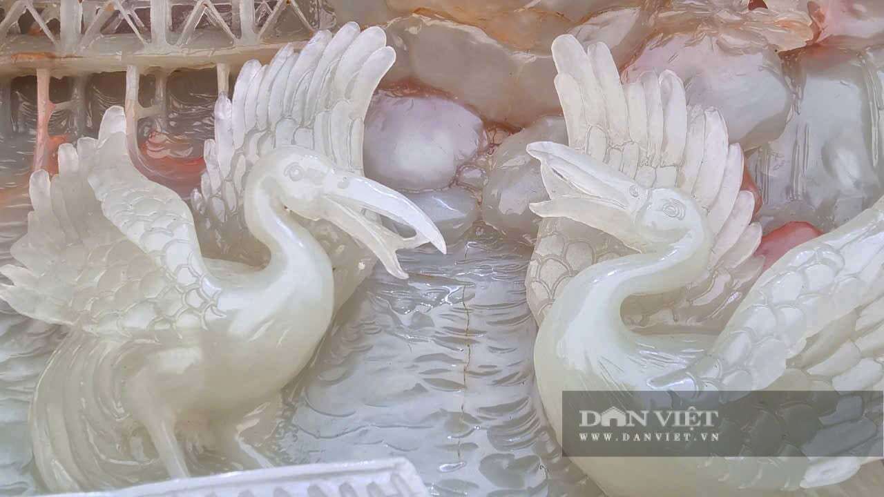 Ngọc Olic trắng muốt, trong suốt đẹp mắt. Ảnh: Vũ Thượng