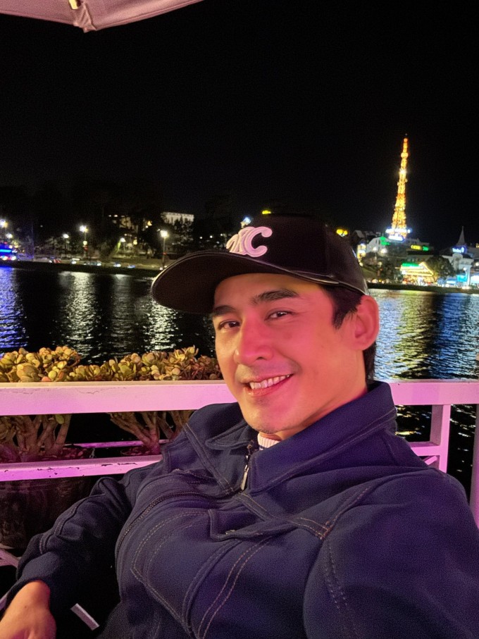 Ảnh sao 9/2: Cường Đôla khoe má hồng, môi son do các con make-up - 9