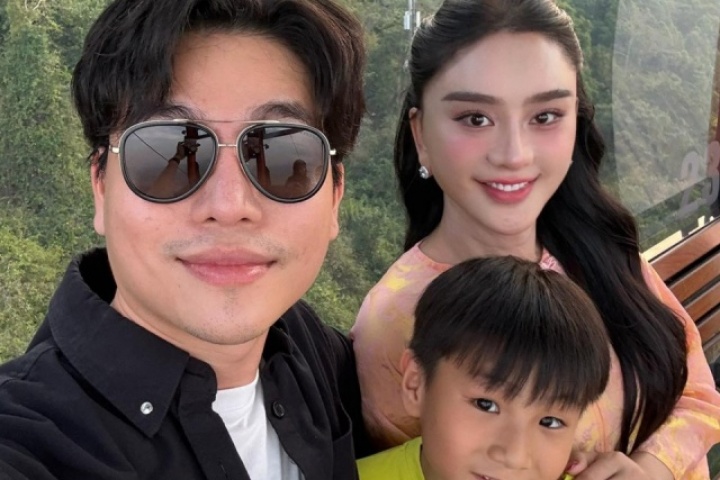 Ảnh sao 10/2: Lâm Khánh Chi đi chơi cùng con trai và 'tình tin đồn'