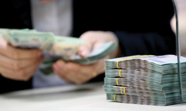 Bất ngờ số tiền lãi nhận được gửi tiết kiệm 300 triệu đồng kỳ hạn 6 tháng