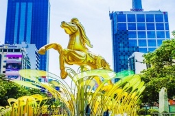 Voi 9 ngà – Gà 9 cựa – Ngựa 9 hồng mao đã lộ diện tại Đường hoa Bính Ngọ