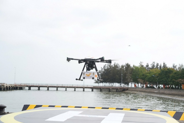 UAV cất cánh tại bến phà Cần Giờ.