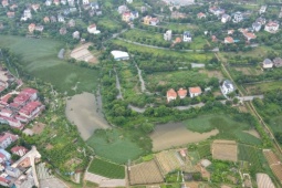 Giao đất khi mới nhận tiền cọc, vợ chồng ở Hà Nội trả giá đắt vì 'thương người'