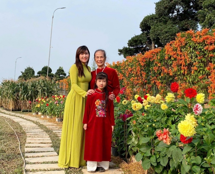 Chỉ cần có con, có cháu bên cạnh, nơi nào cũng là nhà, nơi nào cũng là Tết, ngày nào cũng là mùa xuân