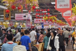 Khung cảnh trái ngược ở siêu thị và chợ truyền thống TPHCM ngày 26 Tết