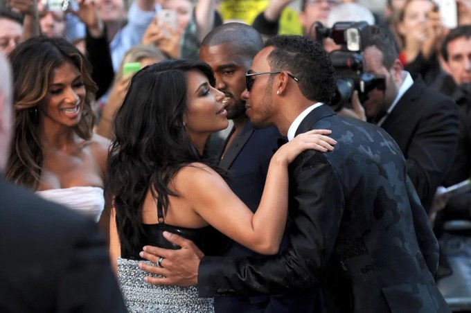 Kim Kardashian hugged Lewis Hamilton at the 2014 GQ Awards, where both were accompanied by their then-boyfriends. Photo: The Sun