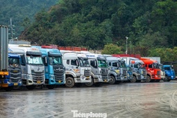 Lạng Sơn: Hàng nghìn xe chở hàng sang Trung Quốc ngày cuối năm