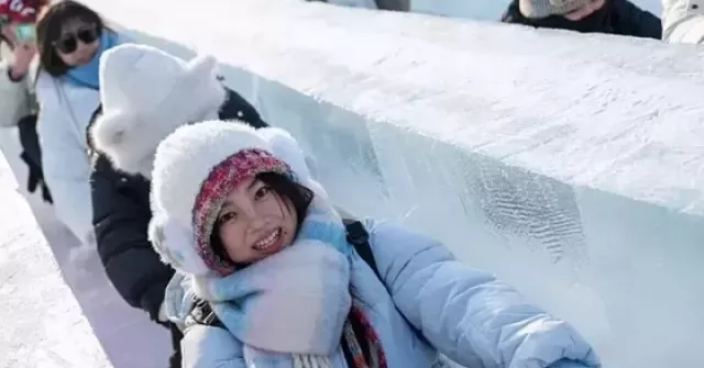 Khách Việt tranh cãi về chuyến đi đến công viên băng lớn nhất thế giới