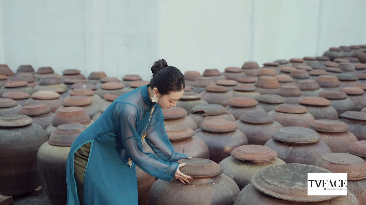 Người đẹp giới thiệu nhiều di sản văn hóa, làng nghề đặc trưng của mảnh đất Hưng Yên.