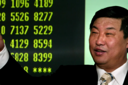 Ông chủ 61 tuổi khiến nhà giàu chờ từ 4h sáng để mua vàng vì bán giá... quá đắt