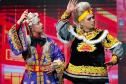 Quảng trường mùa xuân: Pha trộn phong cách của cả Gala Cười và Táo...