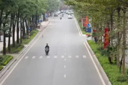 Hà Nội mùng 1 Tết: Khi 'điểm đen' ùn tắc hóa đường rộng thênh thang