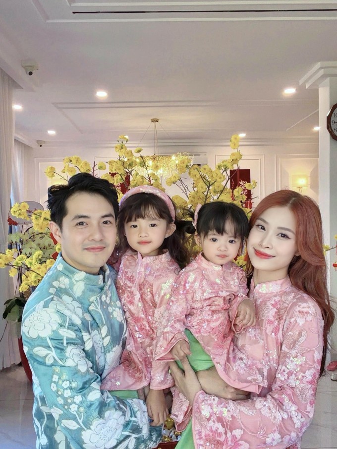 Ảnh sao 18/2: Con gái Ngô Thanh Vân - Huy Trần lần đầu mặc áo dài - 7