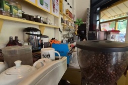 Có phải bán quán xuyên Tết là "hốt bạc"?