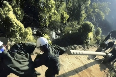 Kỳ tích 'cõng' điện lên cổng trời Sáng Nhè: Mùa xuân bừng sáng trong mắt người