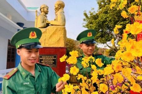 Sắc xuân trên đảo tiền tiêu Hòn Khoai